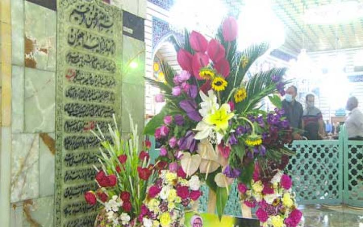 مزار شهید مطهری در حرم حضرت معصومه(س) گلباران شد مزار شهید مطهری در حرم حضرت معصومه(س) گلباران شد